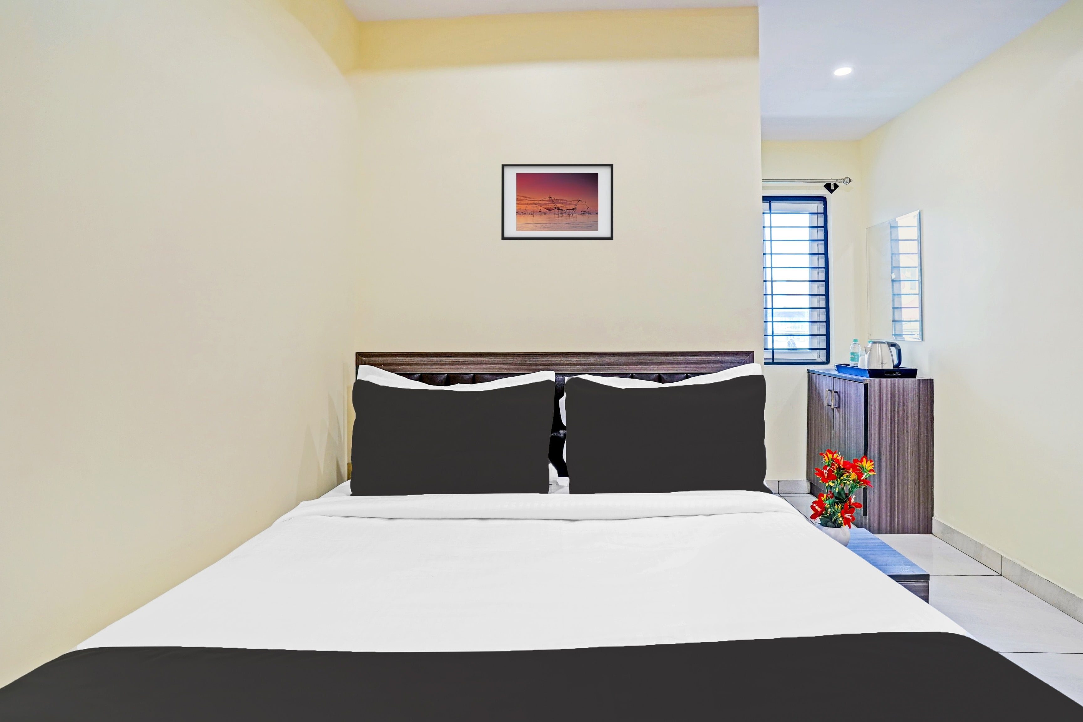 Hotel O Sri Sai Lodge - Tap to explore photos