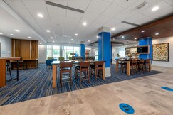 Holiday Inn Express & Suites - Staunton