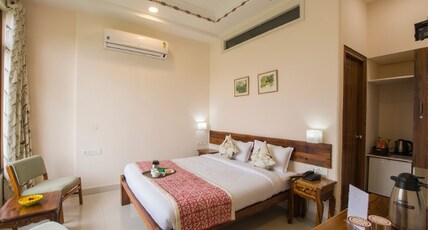 Lakeside Inn Ratanada Room Type - Double Room with Lakeview