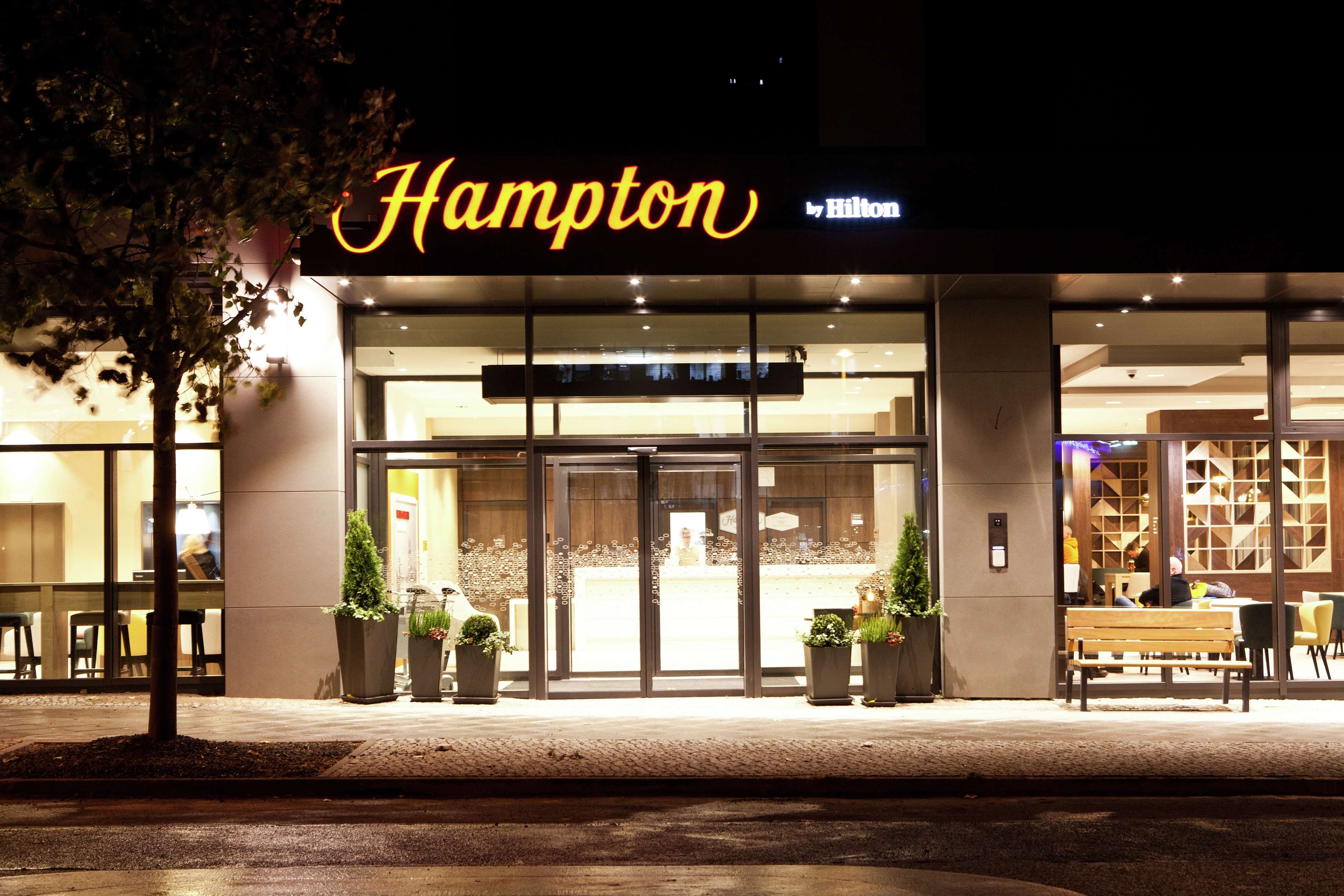 Hampton by Hilton Berlin City East Side Gallery - Tap to explore photos