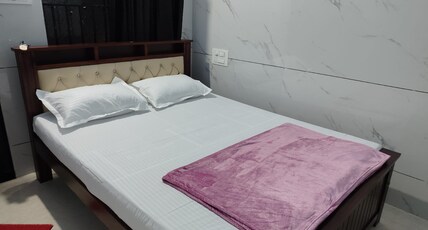 Pranav Deluxe Stay Room Type - Double Bed Room Non AC