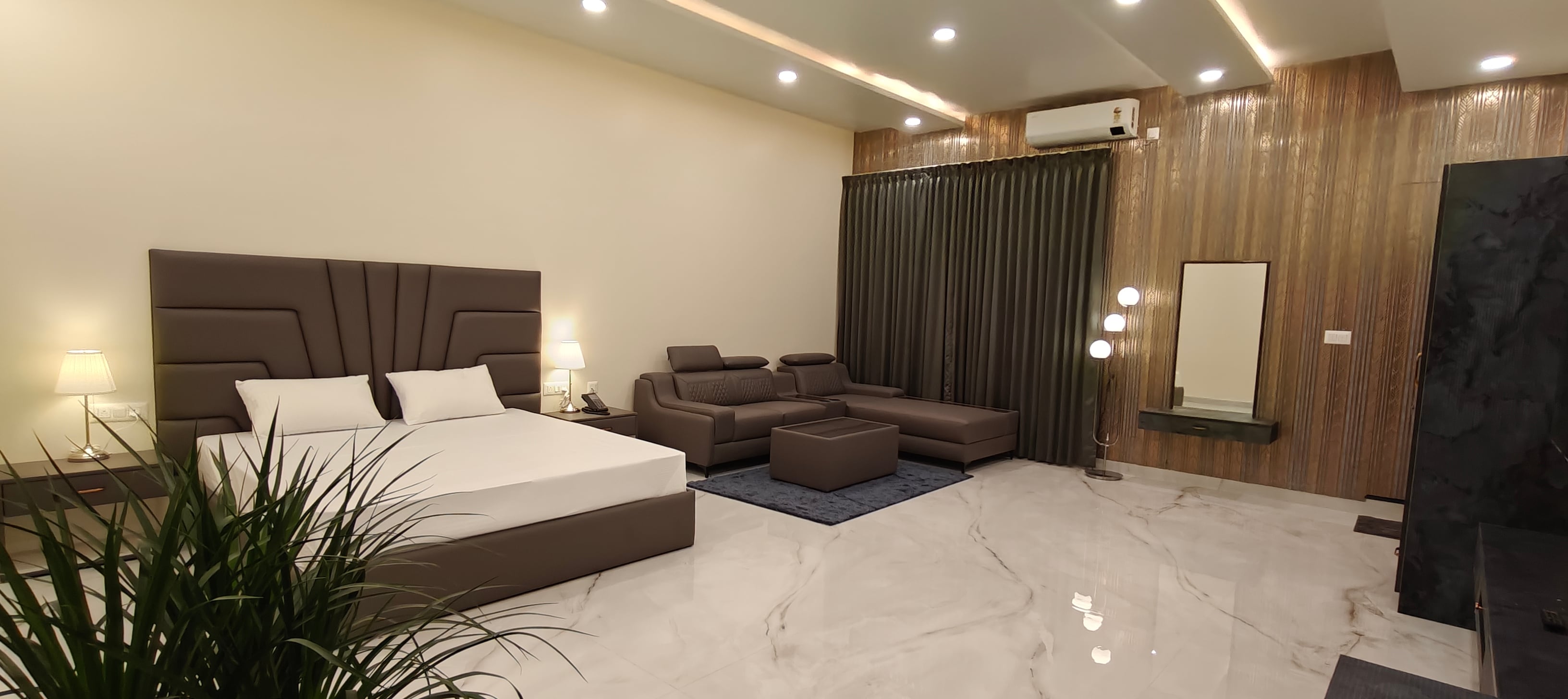 The Royal Grand Hotel & Suites Rooms - Tap to explore photos