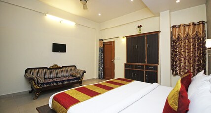 Yash Hotel Room Type - Deluxe Room