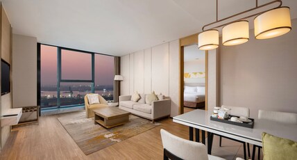Holiday Inn Nanjing Harbour Room Type - 1 King 1 Bdrm Ste Living Dining Kitchen