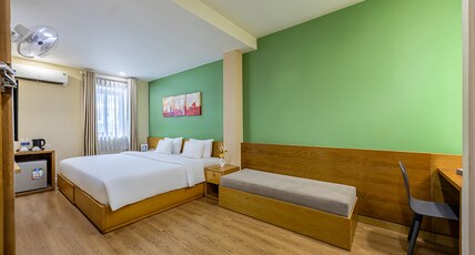 A25 Premium Hotel 142 Bui Thi Xuan Room Type - Deluxe Double A25 Premium Hotel 142 Bui Thi Xuan Room Type - Deluxe Double