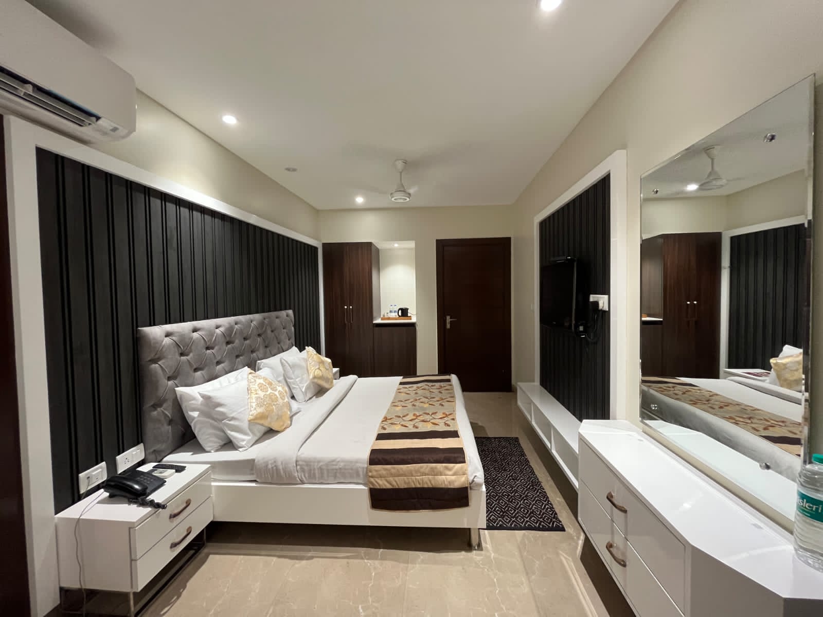 HOTEL APRA DELUXE - Tap to explore photos