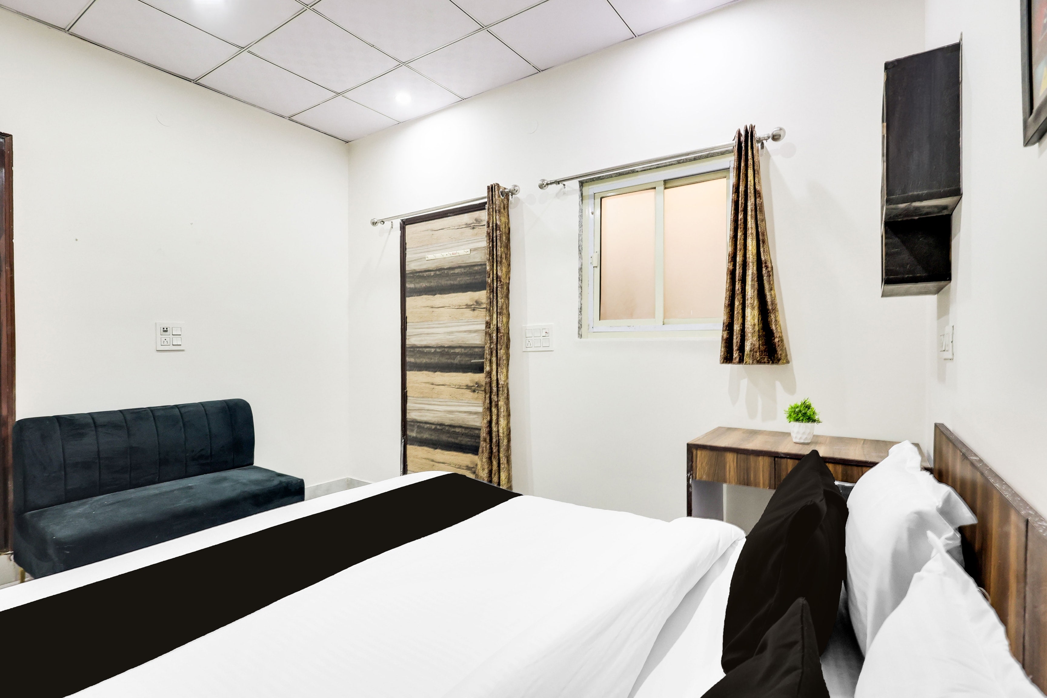 Hotel O 83167 Golden Key Inn - Tap to explore photos