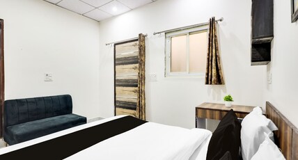 Hotel O 83167 Golden Key Inn Room Type - Classic