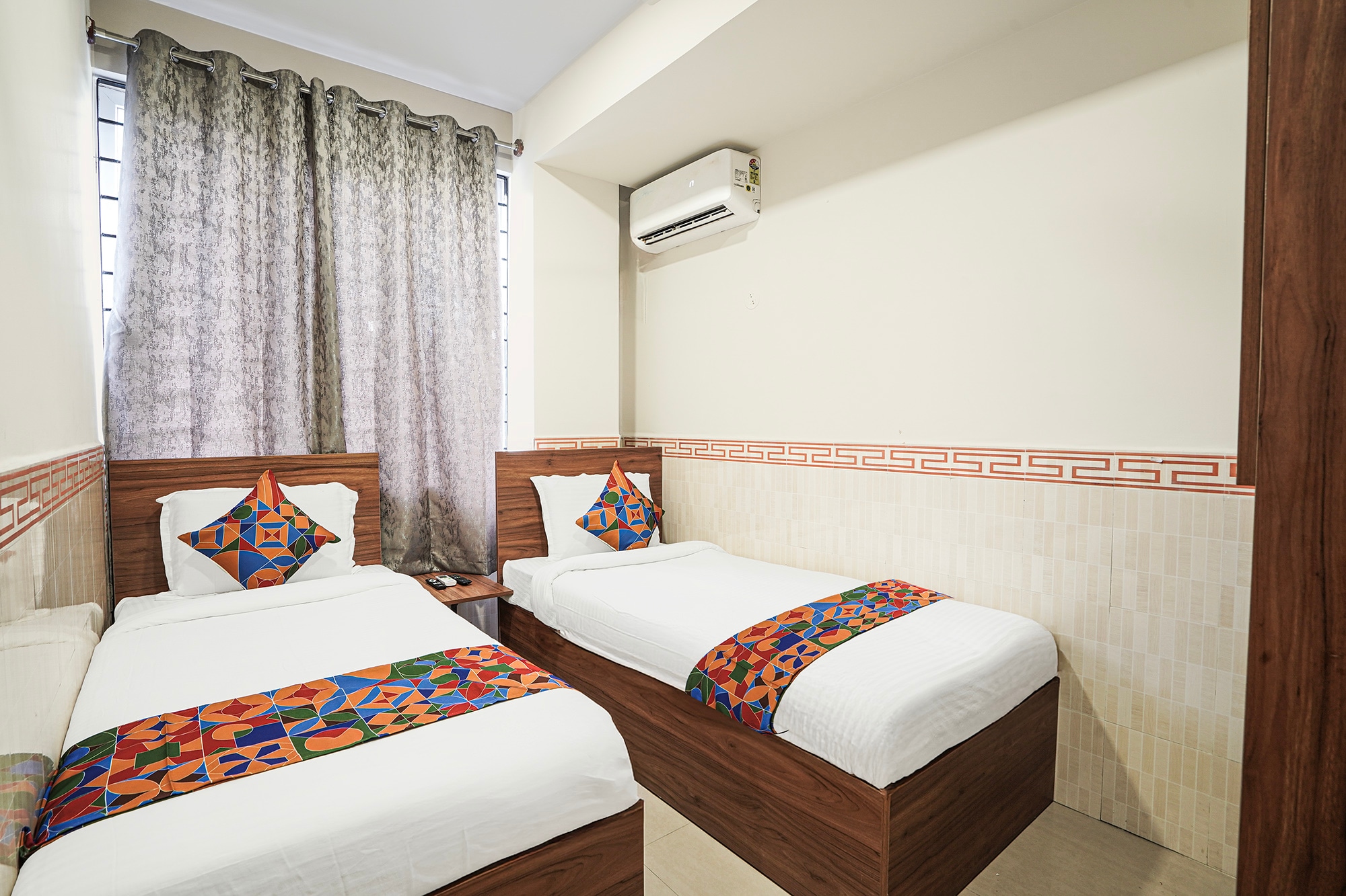 FabHotel Raayara Bliss - Tap to explore photos