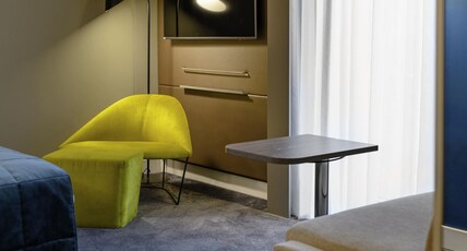 Mercure Hotel Berlin Wittenbergplatz Room Type - Superior Room with queen-size bed and sofa bed Mercure Hotel Berlin Wittenbergplatz Room Type - Superior Room with queen-size bed and sofa bed