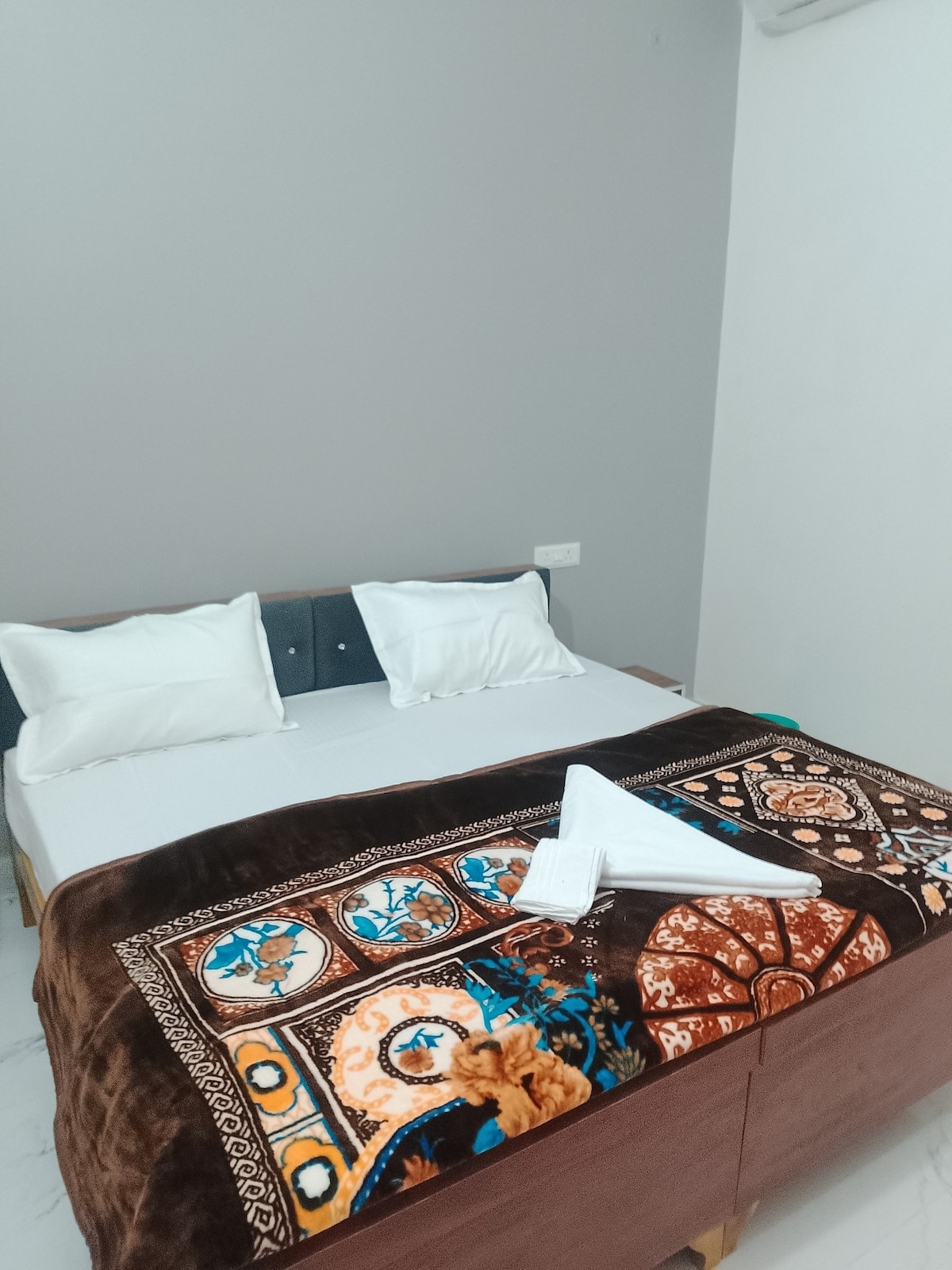 Shriji Sadan Ayodhya - Tap to explore photos