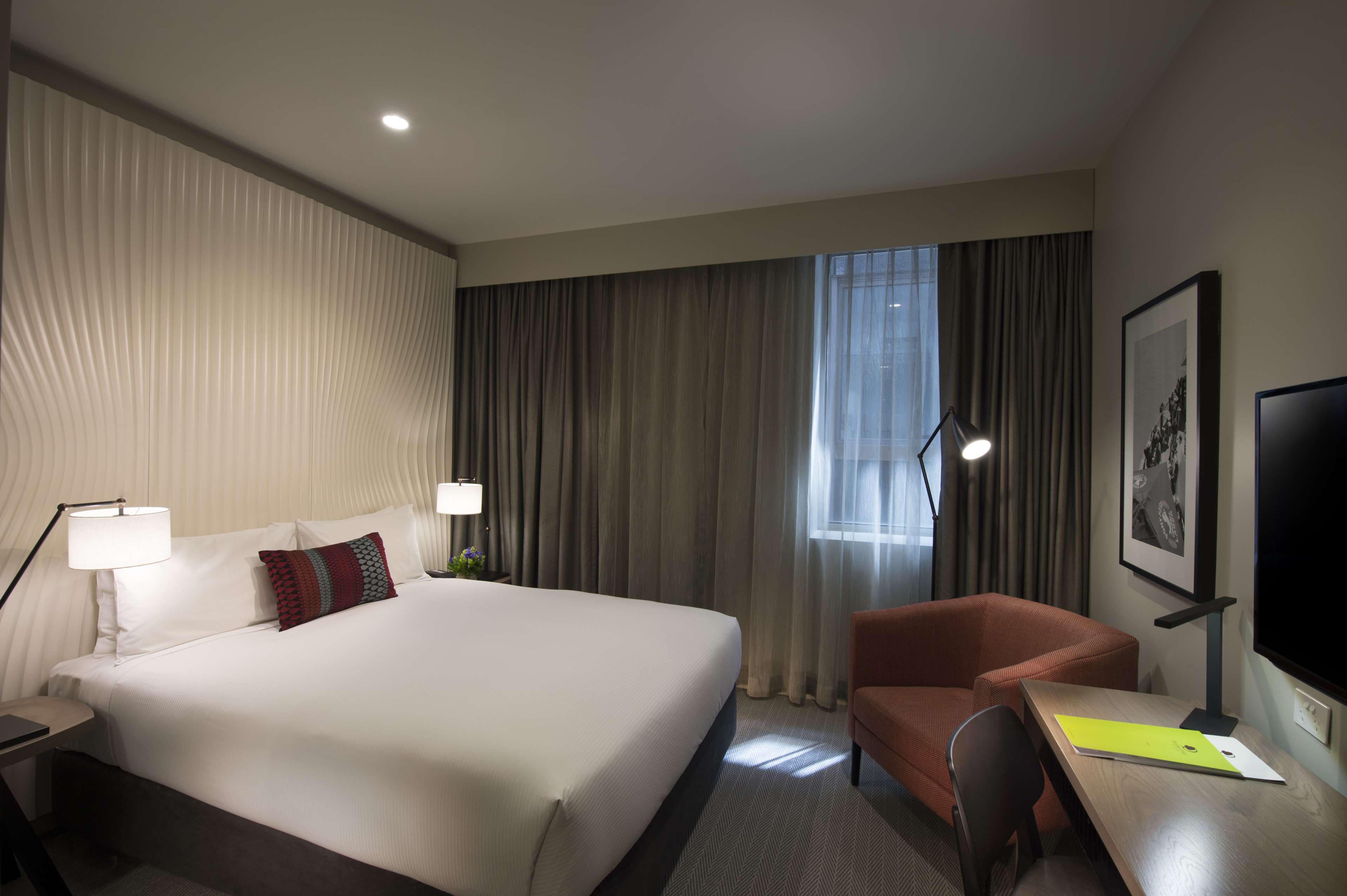 DoubleTree by Hilton Hotel Melbourne - Flinders Street - Tap to explore photos
