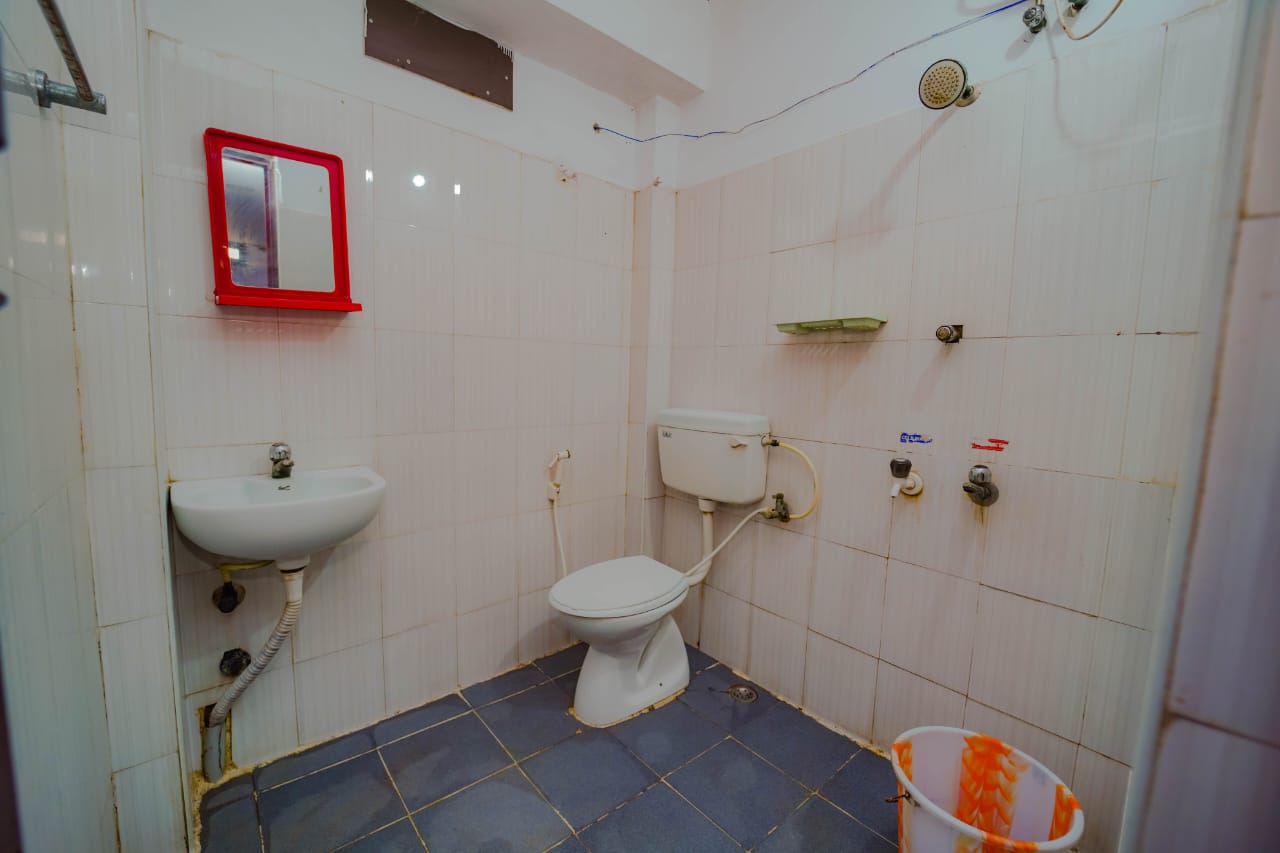 3 Star Guest House Vanagaram - Tap to explore photos