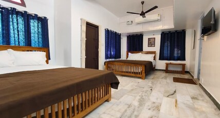 Sri Inn Room Type - Family With Balcony