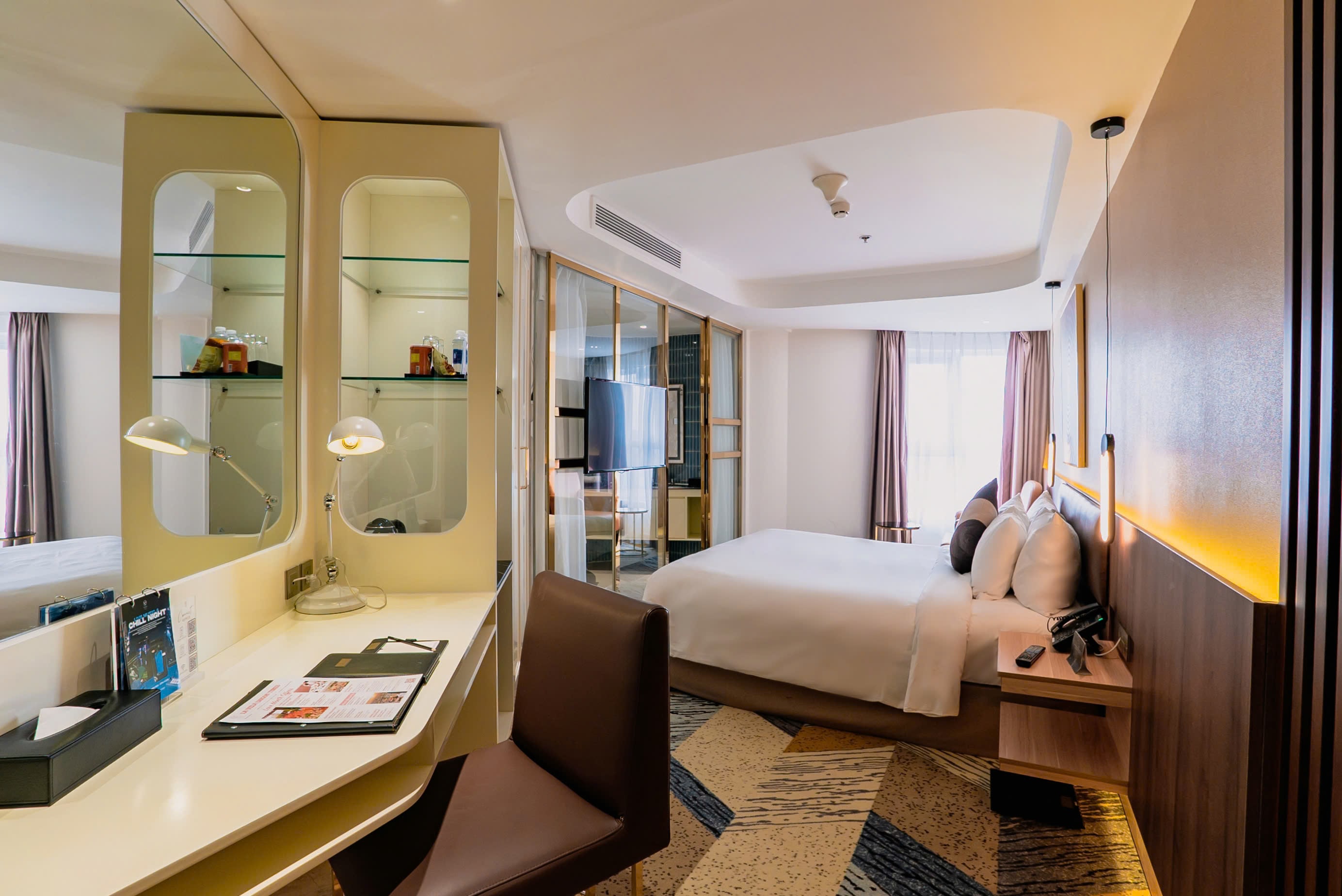 La Vela Saigon Hotel - Tap to explore photos