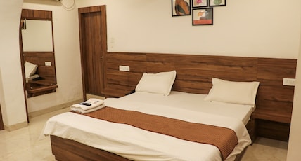 Hotel Meghdoot Room Type - Deluxe Non AC (only Boys/Gents are not Allowed- Family & Couple allowed) Hotel Meghdoot Room Type - Deluxe Non AC (only Boys/Gents are not Allowed- Family & Couple allowed)