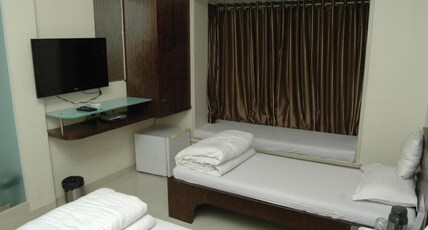 HOTEL CAUSEWAY Room Type - Deluxe Room