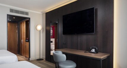 Radisson RED London Twickenham Room Type - Family Room