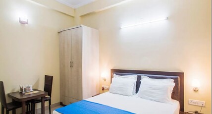 HOTEL DEEP CONTINENTAL Room Type - Deluxe Room (Old Wing)