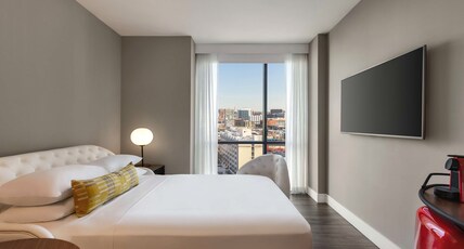 Canopy by Hilton San Francisco SoMa Room Type - 1 QUEEN ROOM