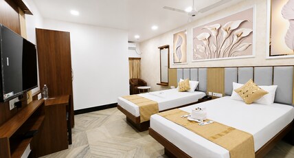 KM HOTEL & BANQUET Room Type - AC Deluxe Room / Twin Bed