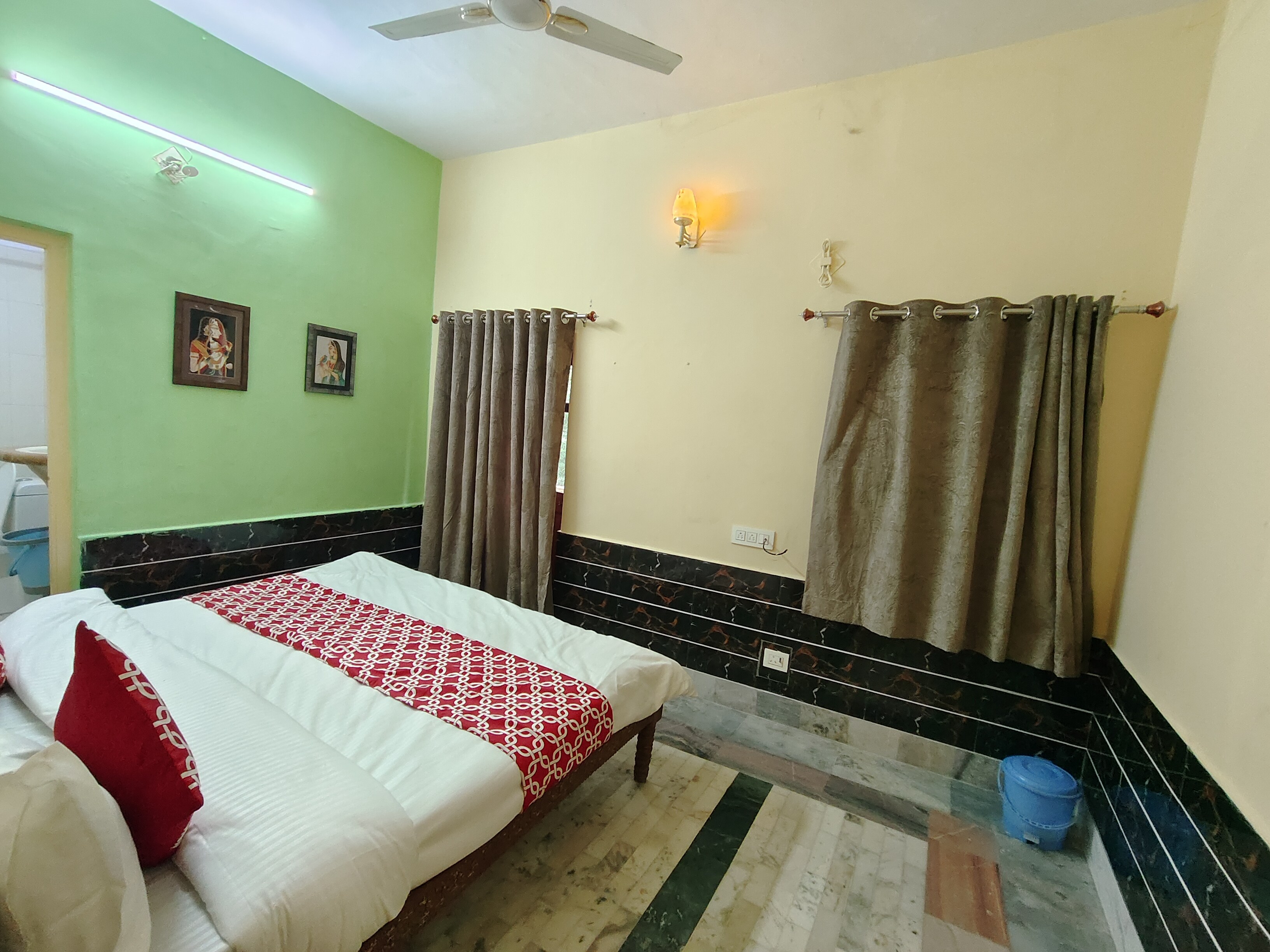 Hotel Raj Safari - Tap to explore photos