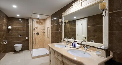 DoubleTree By Hilton Hotel & Spa Liverpool Room Type - KING MEZZANINE SUITE