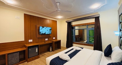 Jehlum Heights Inn Room Type - City View Deluxe Room with King Bed Jehlum Heights Inn Room Type - City View Deluxe Room with King Bed