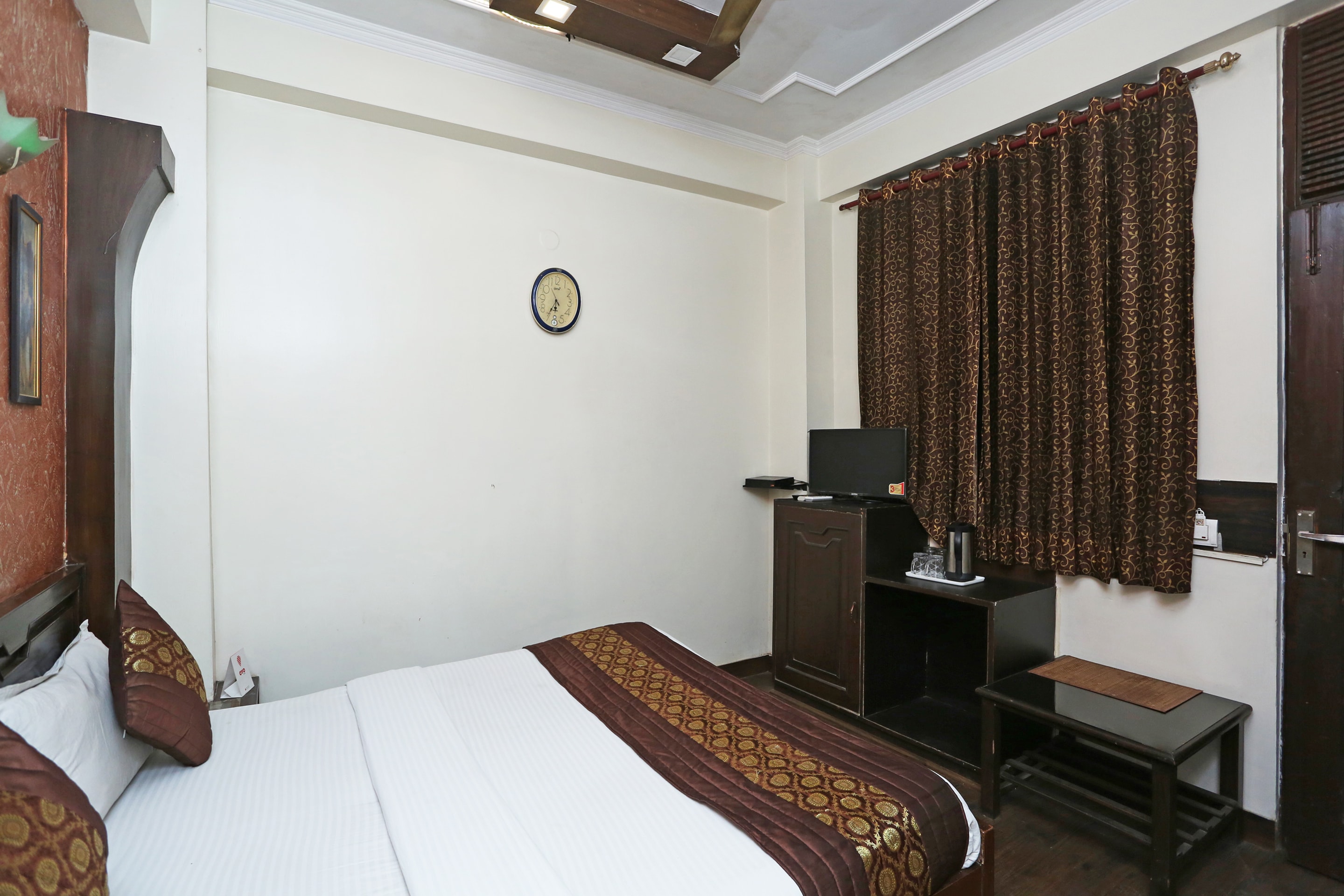 Hotel O Delhi Continental - Tap to explore photos