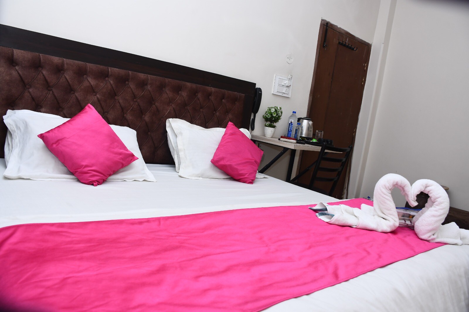 Hotel Sunny, Kanpur - Tap to explore photos
