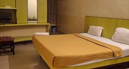 Hotel New Platinum Room Type - Deluxe AC Room