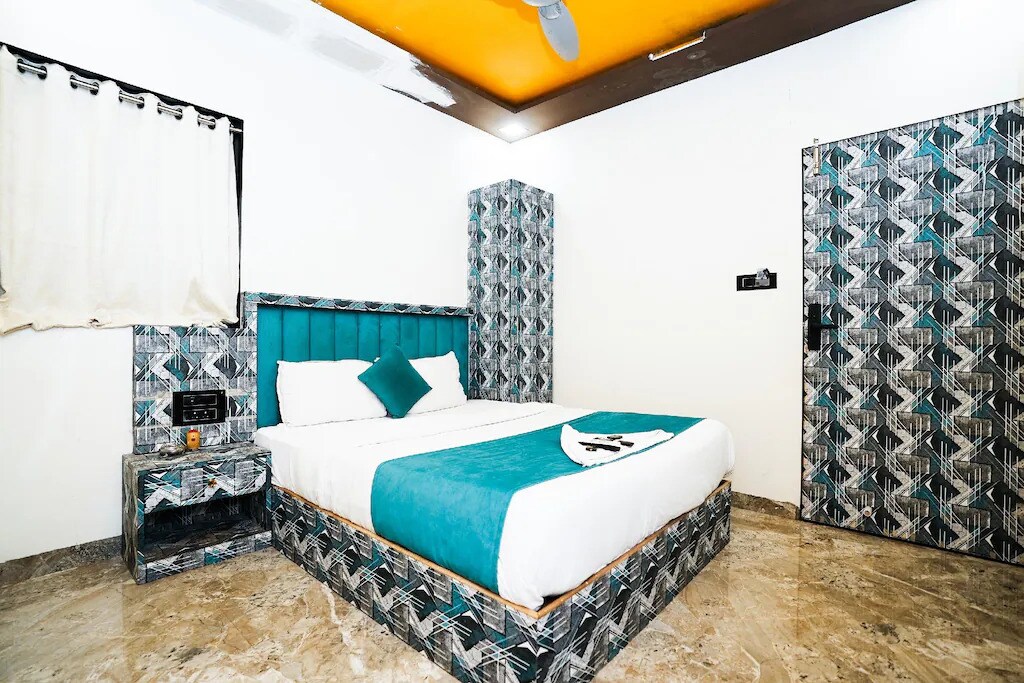 Hotel Versova Inn Mumbai - Tap to explore photos