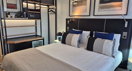 Mercure P Room Type - Privilege Room with 1 double bed, town side