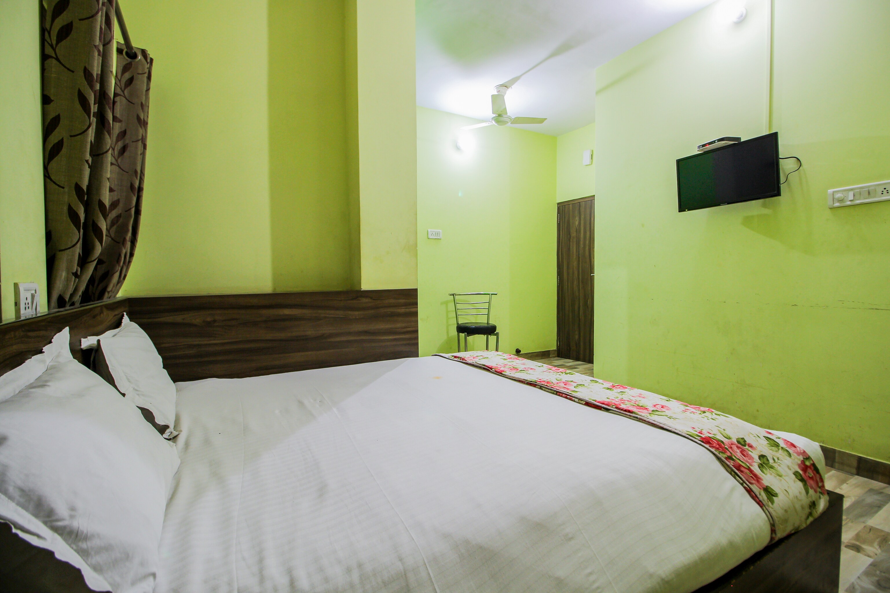 Hotel Sanjay - Tap to explore photos