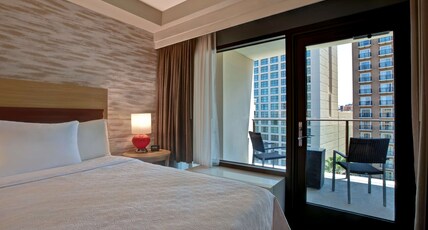 Home2 Suites by Hilton San Antonio Riverwalk, TX Room Type - 1 QUEEN BED BALCNY RIVERVW