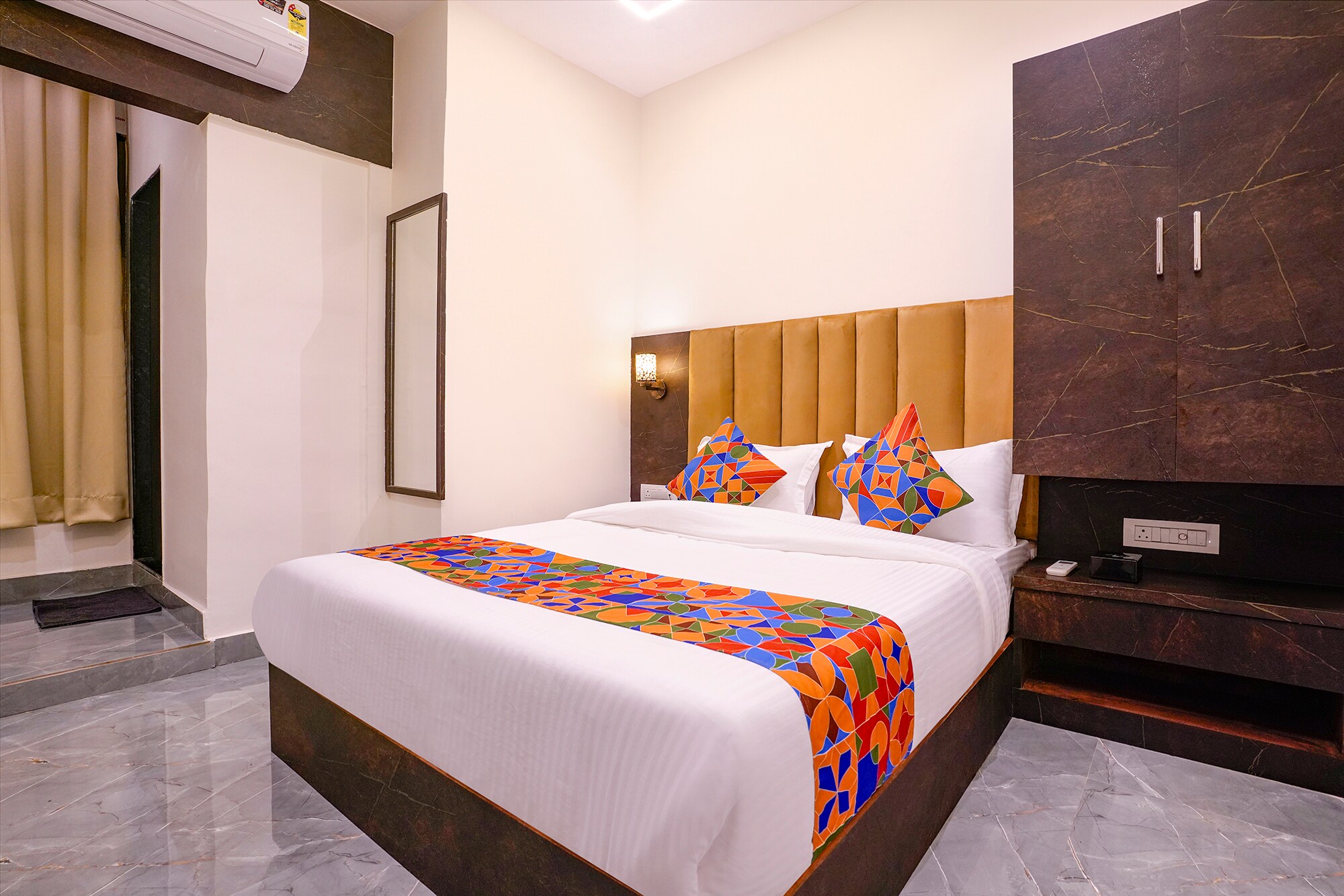 FabHotel Gateway - Tap to explore photos