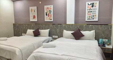 Sri Vijay Balaji Mahal Room Type - PREMIUM EURO SUITE 401- MOUNTAIN VIEW