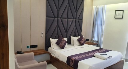 Hotel Royal Empire Room Type - Golden Room