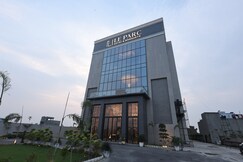 Le Parc Hotel & Banquets