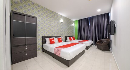 OYO 89497 Dream Nur Hotel Room Type - Suite Family