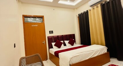Shivam Palace Ayodhya / Ram Mandir Walking Distance Room Type - Super Deluxe Room 