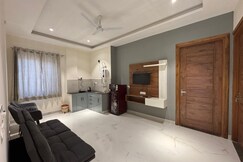 Back Stayz Laxman Jhula Apartments