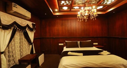 Whispering Waters Houseboat Room Type - Heritage Lake Room- A Private Non-AC Room in Sharing Houseboat Whispering Waters Houseboat Room Type - Heritage Lake Room- A Private Non-AC Room in Sharing Houseboat