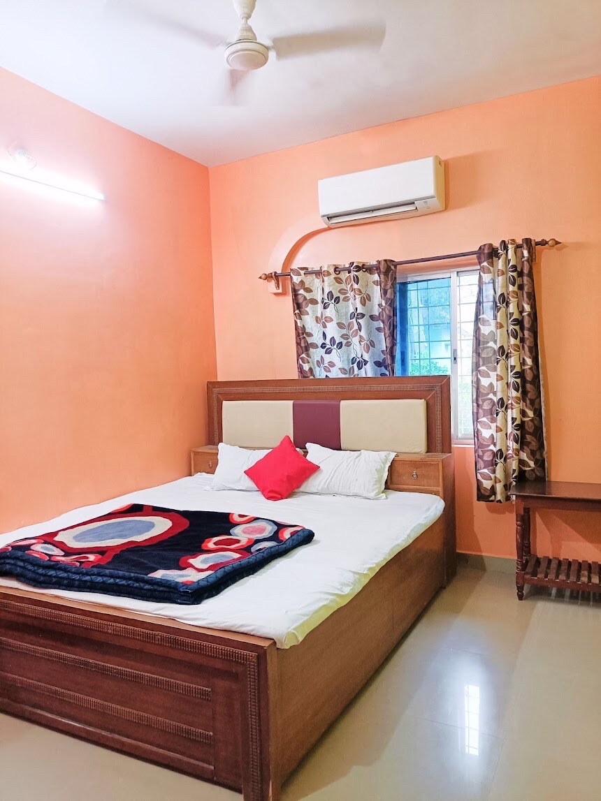 M K Mayur Guest House - Tap to explore photos