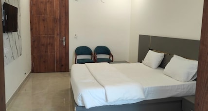 C T Heights Inn Room Type - Deluxe