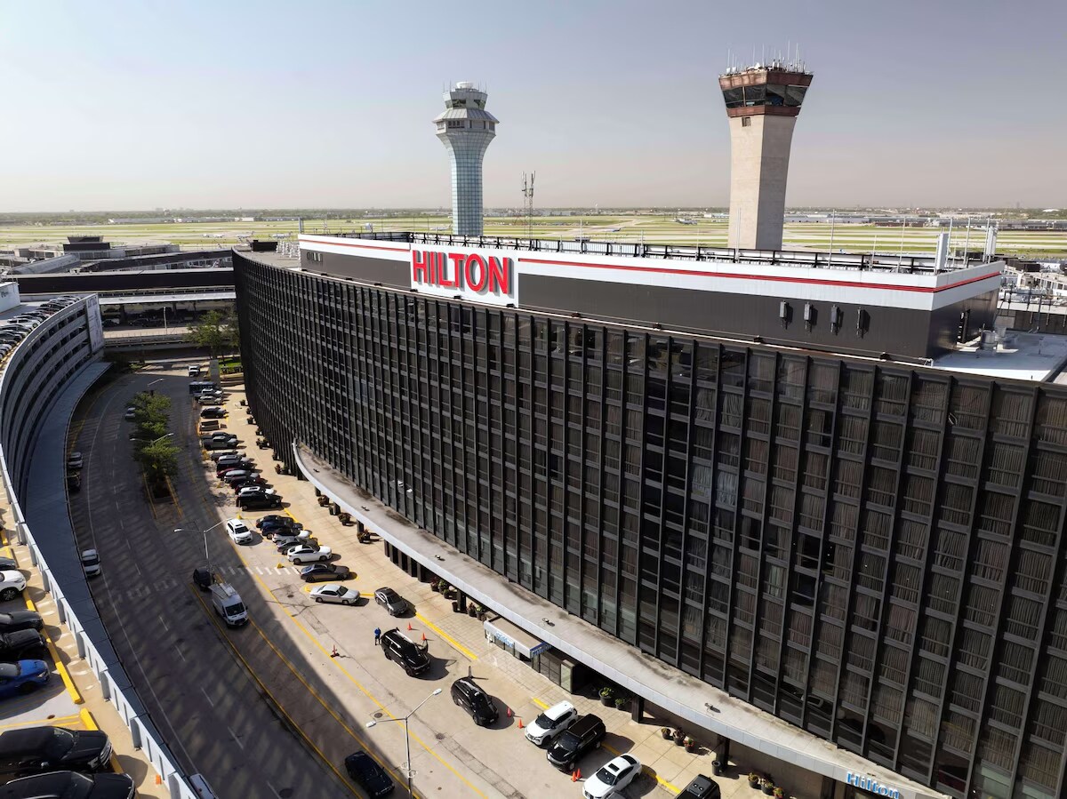 Hilton Chicago O'Hare Airport - Tap to explore photos