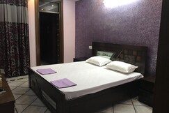 UTK The Komfort Homestay | Rooms & Caretaker