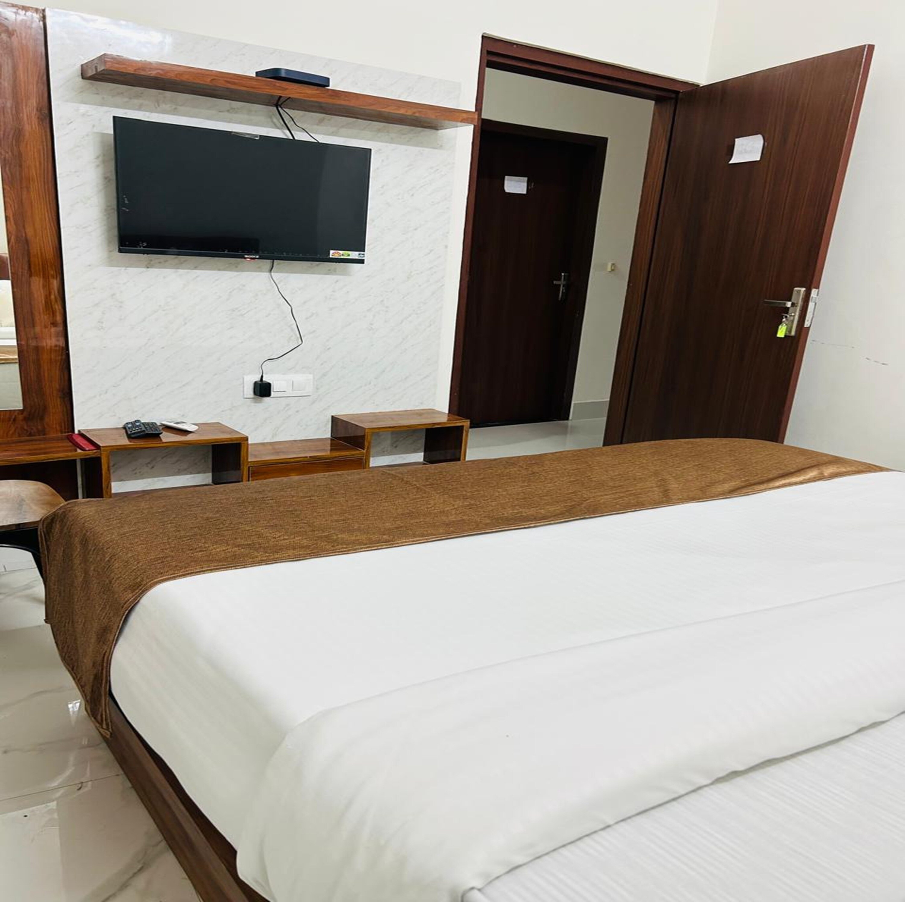 Hotel Sangam Inn - Tap to explore photos