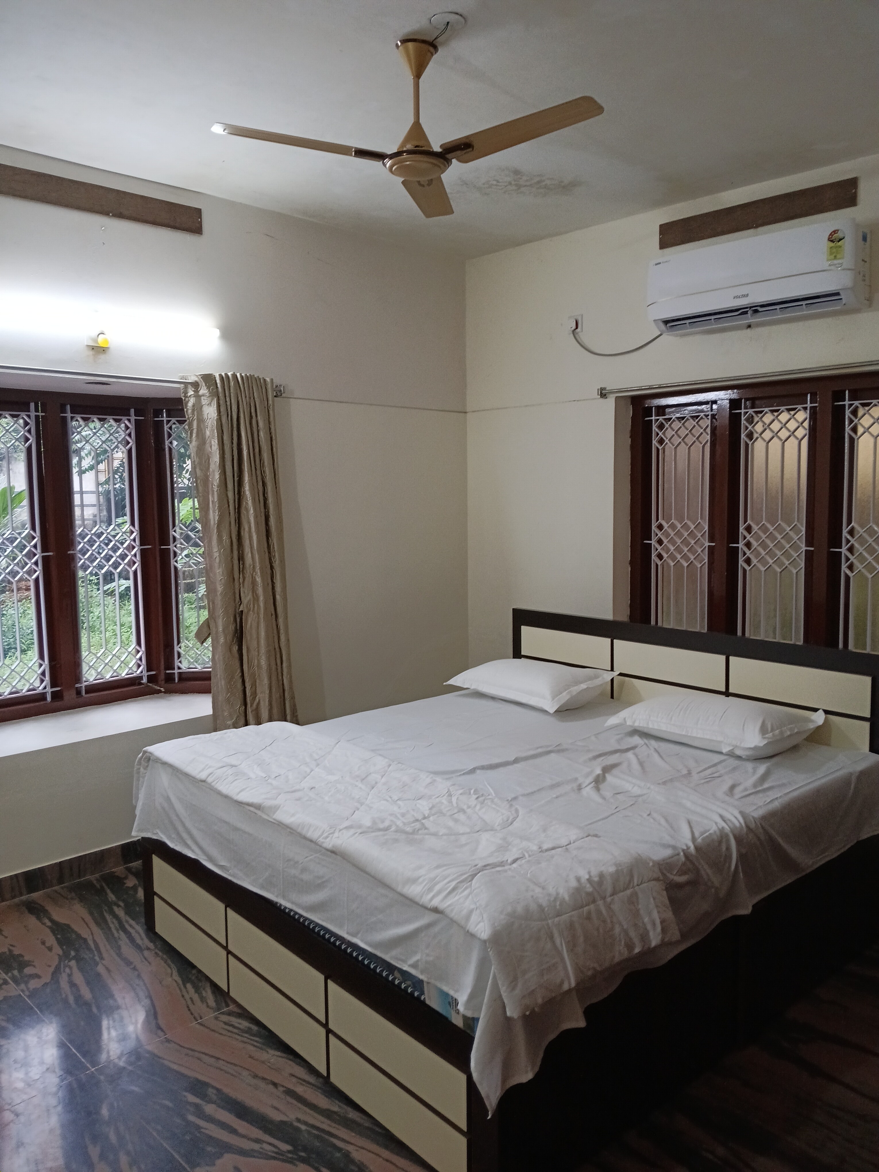 Nadarajan Homestay - Tap to explore photos