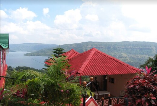 Hotel Shrushti Lake View 